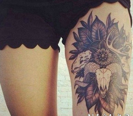 女子大腿黑色艺术羚羊纹身图案