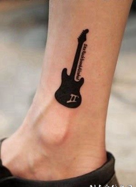 腿部脚裸精致小巧刺青图案