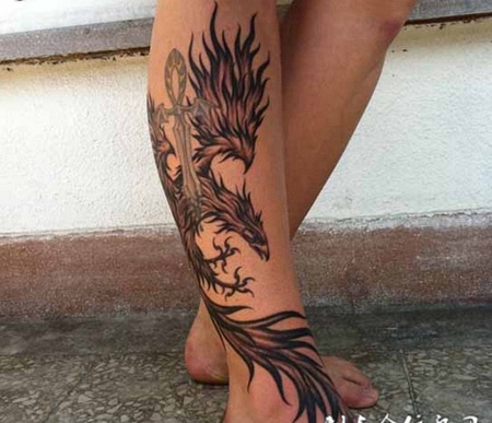 男生腿部个性十足火凤凰纹身图案