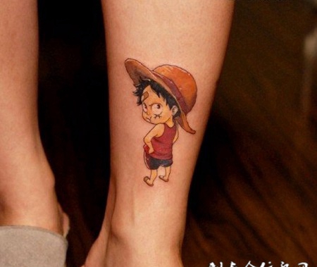 脚部超可爱海贼王路飞彩色纹身图案