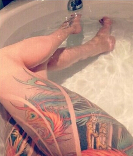 女生个性腿部纹身 性感美腿纹身