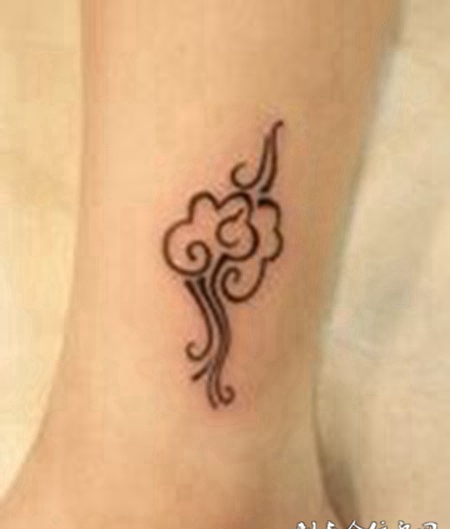 适合男女简约时尚腿部纹身