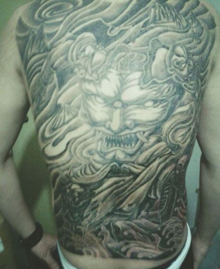 满背无头战神刑天纹身图片