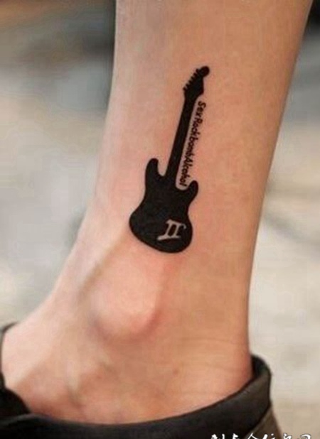 小清新吉他脚踝纹身图案