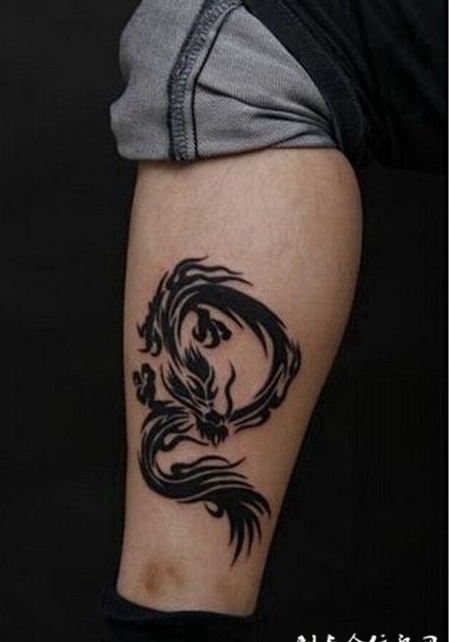 腿部帅气的龙图腾纹身图案