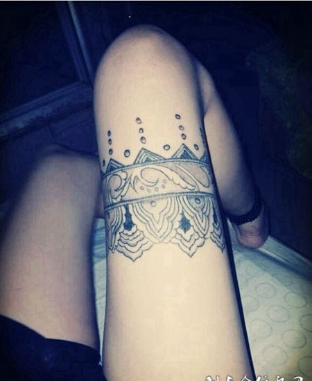 腿部性感纹身蕾丝图案