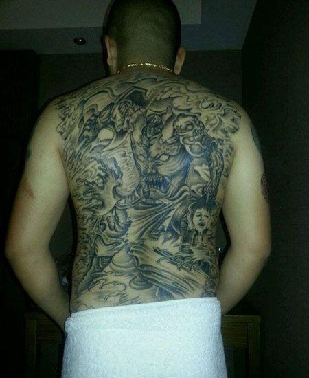 满背霸气的刑天纹身图片