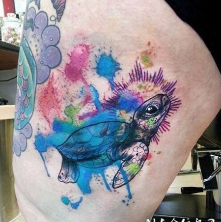 艺术泼墨腿部纹身