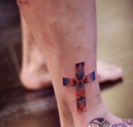 彩色个性腿部纹身