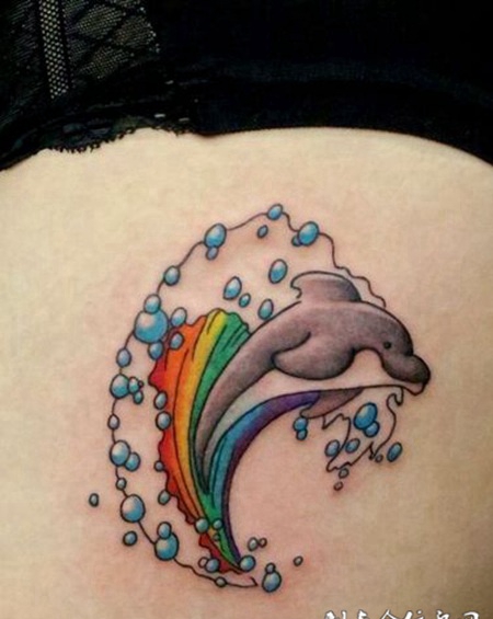可爱海豚腿部纹身