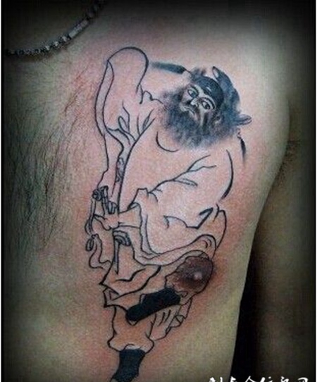 男生前胸钟馗纹身简约图案欣赏