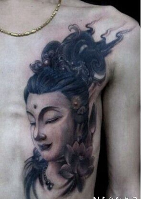 男性胸前经典观音纹身图案