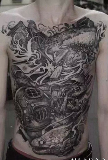 时尚帅气的胸部纹身图案