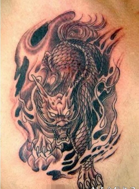 男人胸部个性麒麟纹身