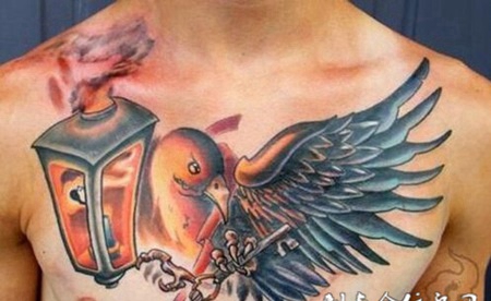 帅哥胸前好看的彩绘纹身