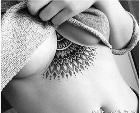 经典胸部纹身图案