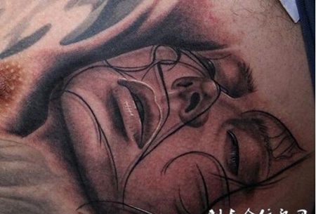 男性胸部霸气唯美纹身