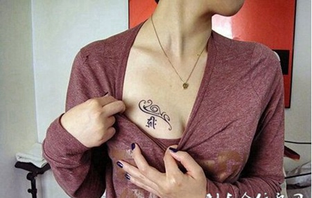 美女胸部性感刺青