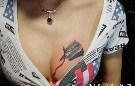 美女胸部性感的3d纹身