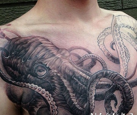 霸气章鱼侵袭你的心 胸部刺青纹身