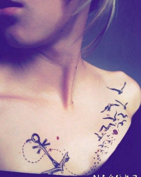 清新优雅胸部美感纹身