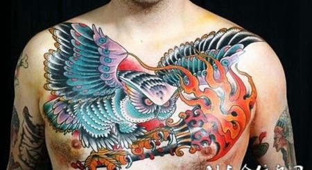 霸气胸前猫头鹰纹身刺青