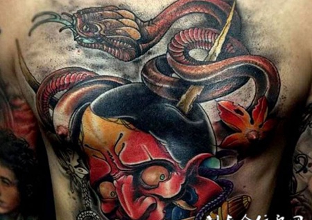 胸部彩色般若大型纹身