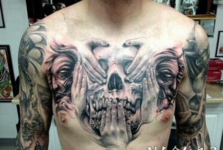 惊悚骷髅胸部纹身