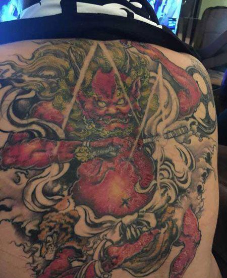 满背紫色雷神纹身图案