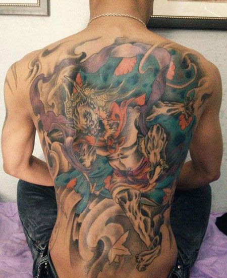 满背彩色雷神纹身图案