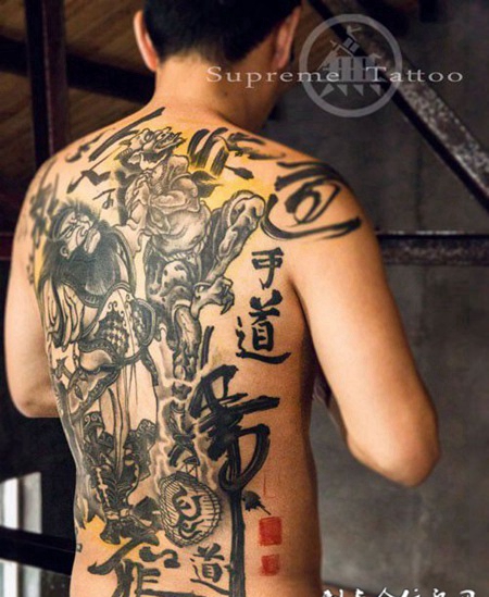 钟馗捉鬼纹身满背黑色图案欣赏