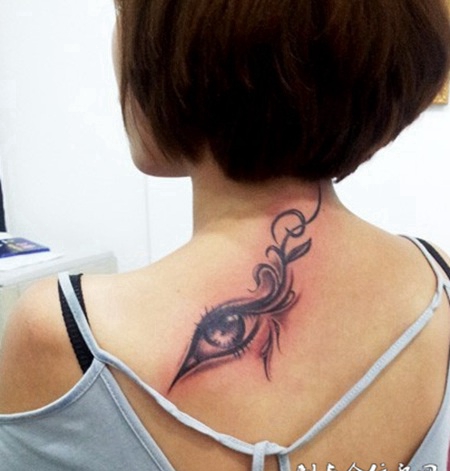 非主流女生经典后背藤蔓纹身图案