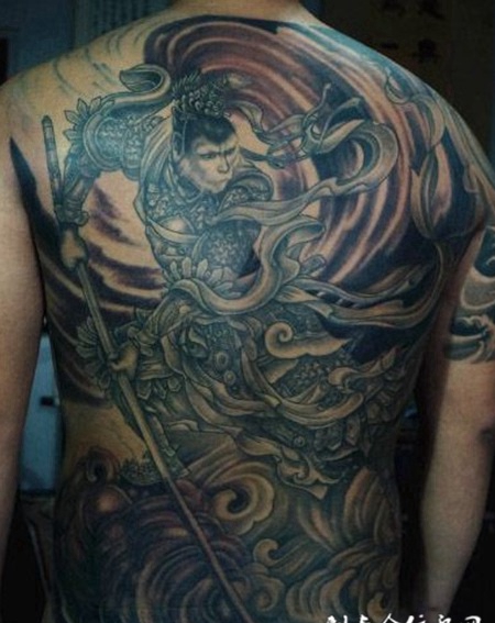 霸气男人满背斗战胜佛纹身图片