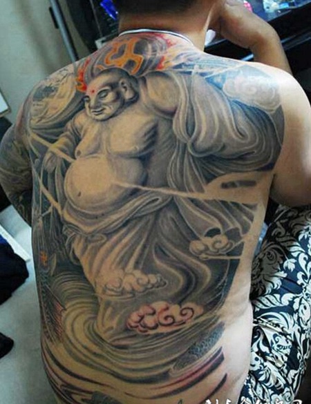 纹身男满背艺术弥勒佛刺青图案