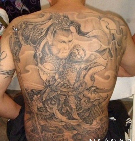 男人满背经典霸气斗战胜佛纹身图片