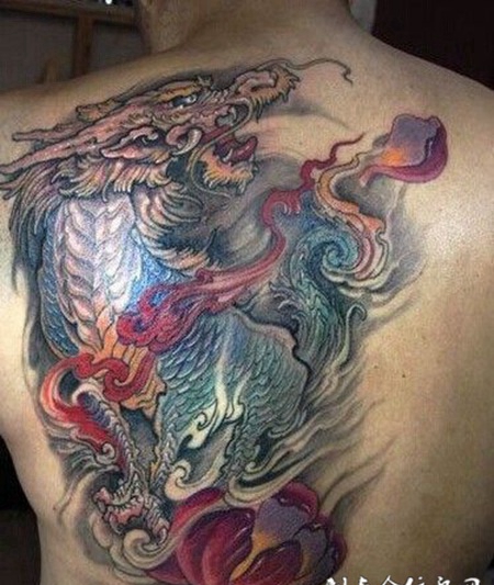 满背大气麒麟纹身彩绘图案