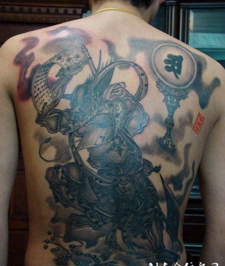 男性满背黑色夜叉刺青图案