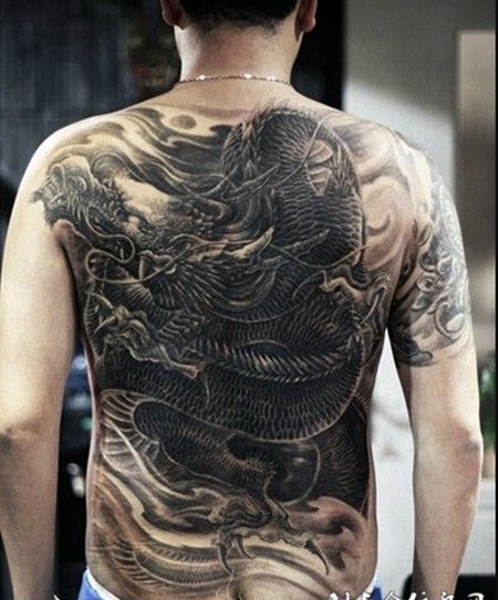 男生超霸气满背龙纹身图案