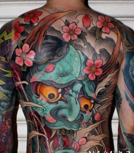 男生背部超经典霸气鬼怪彩色纹身图案
