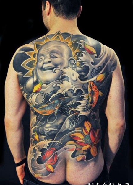 超个性背部笑脸佛彩色纹身图案
