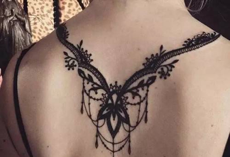 美女后背图腾纹身 给你最美的背影