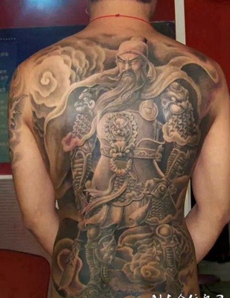 五虎上将关云长背部霸气纹身