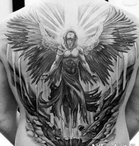 纯洁的背部天使纹身