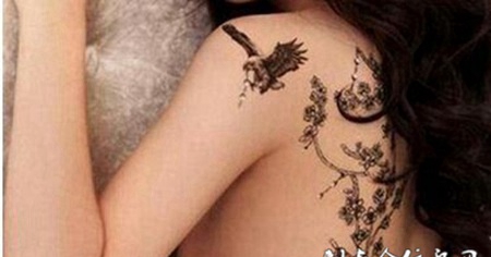 性感个性女性背部纹身