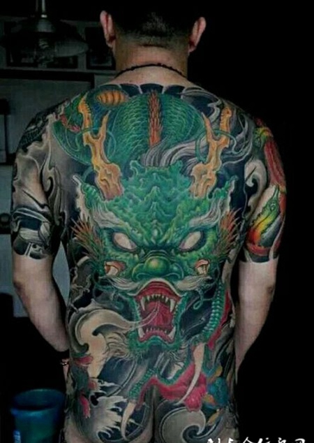 日式霸气满背龙纹身图案