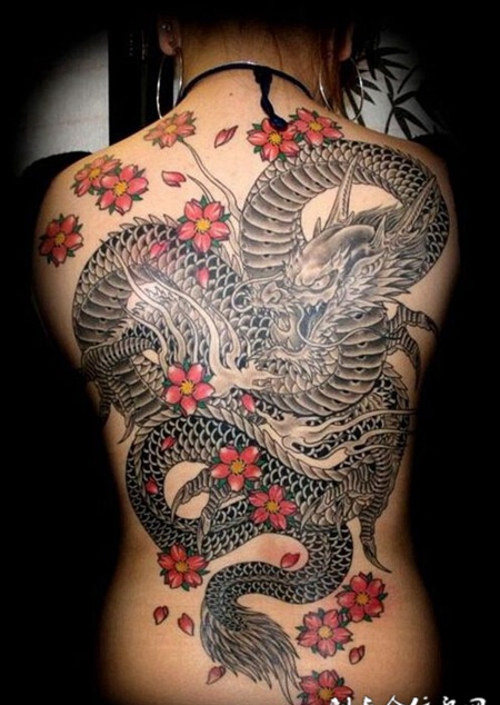 男士满背彩绘龙纹身