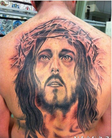 基督教信仰耶稣头像背部纹身