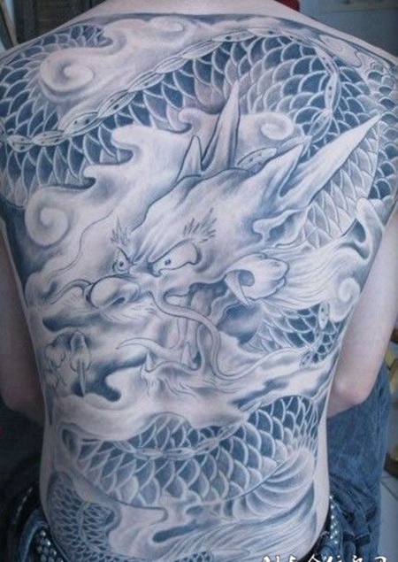 霸气满背巨龙纹身刺青