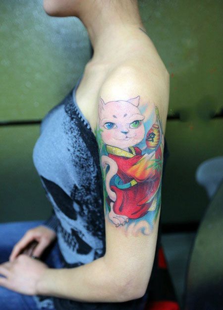 大臂性感招财猫纹身图案