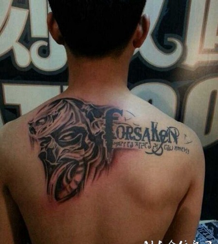 神秘信条背部纹身